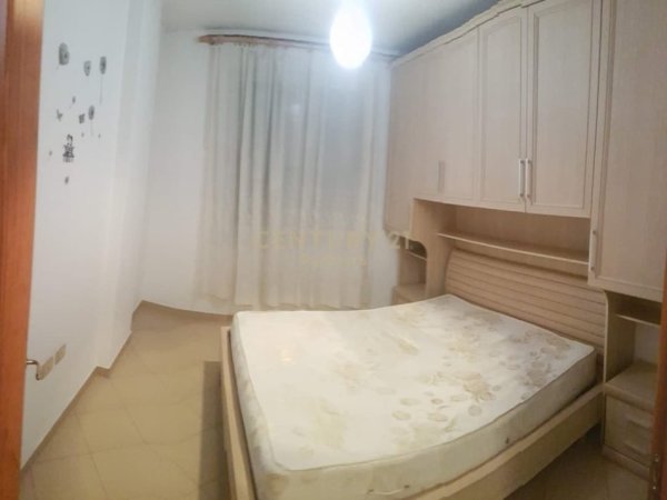 Tirane, jepet me qera apartament 1+1 Kati 6, 60 m² 400 € (Pallatet Cabej)