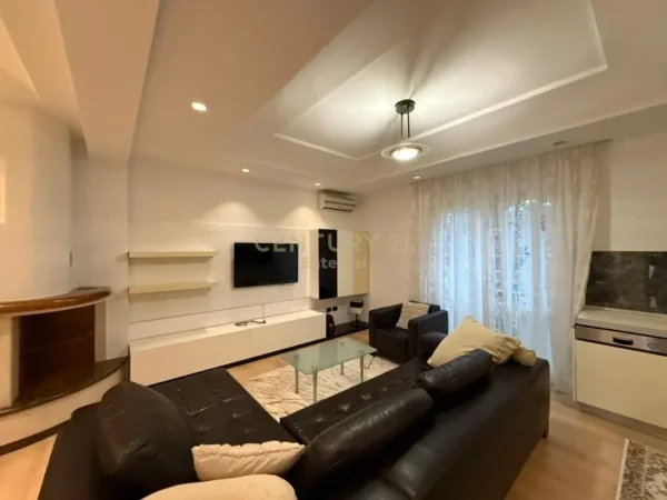 Tirane, jepet me qera Vile 2+1+Ballkon Kati 1, 120 m² 600 € (Rruga e Elbasanit)
