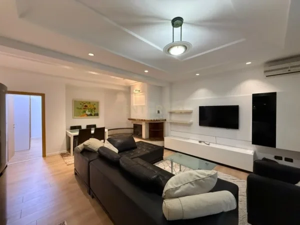 Tirane, jepet me qera Vile 2+1+Ballkon Kati 1, 120 m² 600 € (Rruga e Elbasanit)