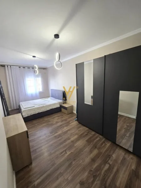 Tirane, jepet me qera apartament 2+1+Ballkon Kati 6, 85 m² 800 € (21 DHJETORI)