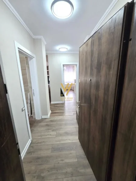 Tirane, jepet me qera apartament 2+1+Ballkon Kati 6, 85 m² 800 € (21 DHJETORI)