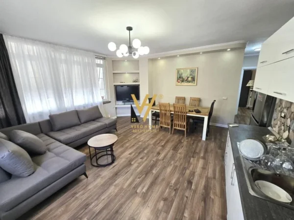 Tirane, jepet me qera apartament 2+1+Ballkon Kati 6, 85 m² 800 € (21 DHJETORI)