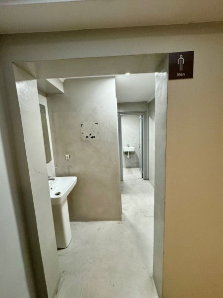 Tirane, jap me qera ambjent biznesi Kati 1, 566 m² 6.000 € (QENDER)