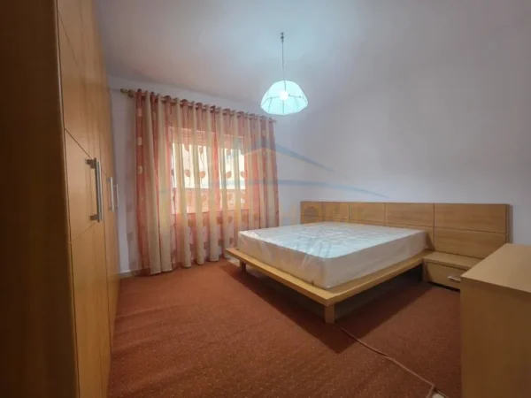 Tirane, jepet me qera apartament 2+1+Ballkon Kati 1, 100 m² 500 € 
