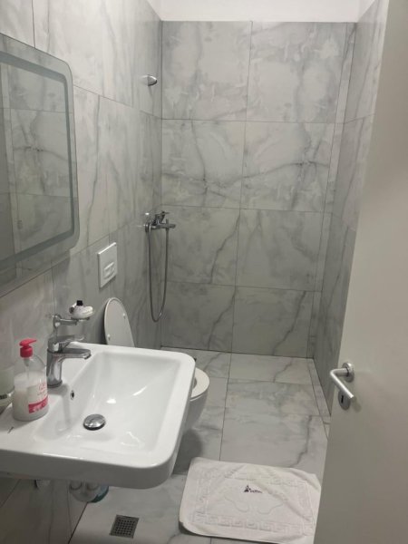 Tirane, shitet apartament 2+1+Ballkon Kati 3, 94 m² 240.000 € (21 DHJETORI)