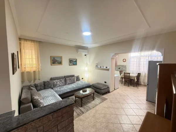 Tirane, jepet me qera apartament 1+1+Ballkon Kati 1, 65 m² 600 € (hoxha tahsim)