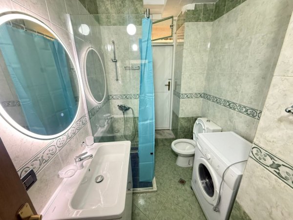 Tirane, jepet me qera apartament 1+1+Ballkon Kati 1, 65 m² 600 € (hoxha tahsim)