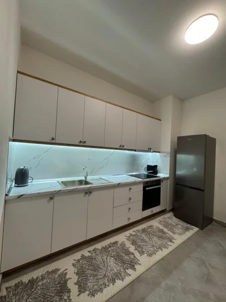 Tirane, jepet me qera apartament 1+1 Kati 7, 75 m² 500 € (Green city)