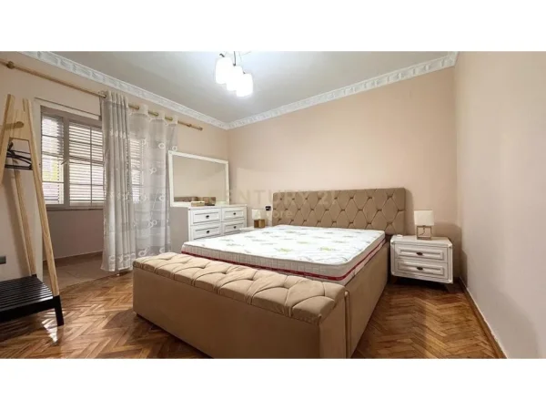 Tirane, jepet me qera apartament 2+1 Kati 1, 86 m² 650 € (Rruga Fortuzi)