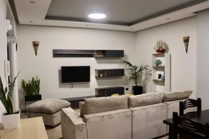 Tirane, jepet me qera apartament 3+1+Ballkon Kati 5, 130 m² 700 € (Xhamlliku)