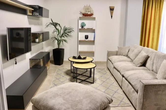 Tirane, jepet me qera apartament 3+1+Ballkon Kati 5, 130 m² 700 € (Xhamlliku)