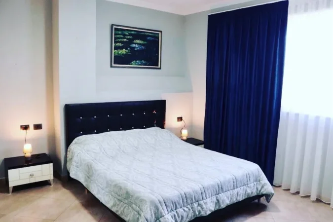 Tirane, jepet me qera apartament 3+1+Ballkon Kati 5, 130 m² 700 € (Xhamlliku)