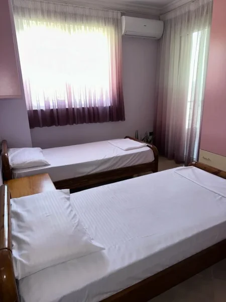 Tirane, jepet me qera apartament 3+1+Ballkon Kati 5, 130 m² 700 € (Xhamlliku)