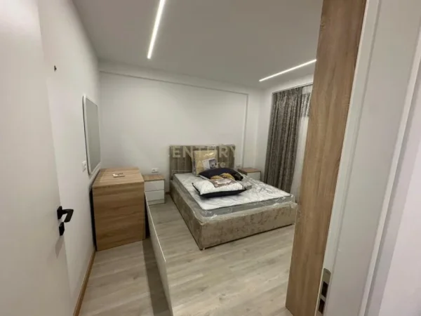 Tirane, jepet me qera apartament 1+1 Kati 1, 55 m² 600 € (Zogu zi)