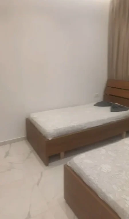 Tirane, jepet me qera apartament 1+1+Ballkon Kati 1, 60 m² 450 € (5 MAJI)