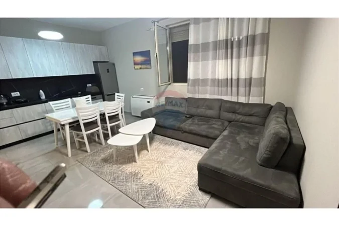 Tirane, jepet me qera 1+1 Kati 1, 80 m² 500 € (Sauk)