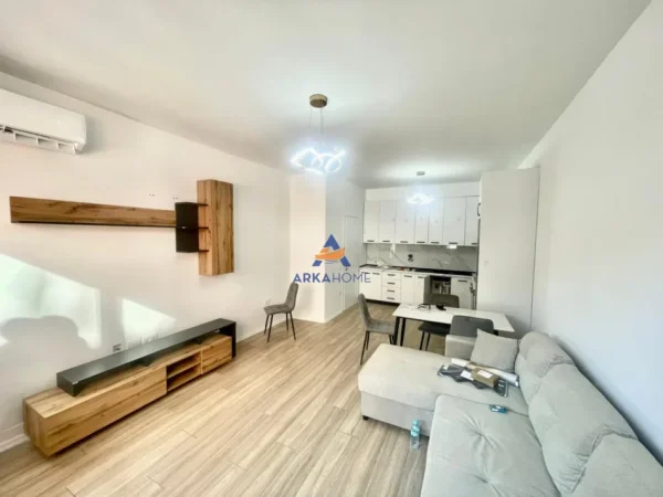Tirane, jepet me qera apartament 1+1+Ballkon Kati 3, 70 m² 519 € 