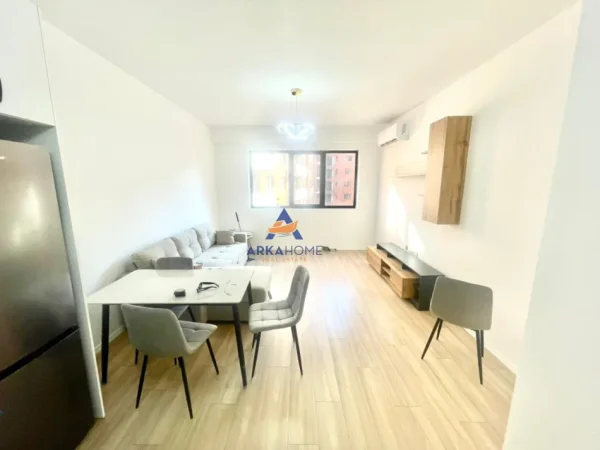 Tirane, jepet me qera apartament 1+1+Ballkon Kati 3, 70 m² 519 € 