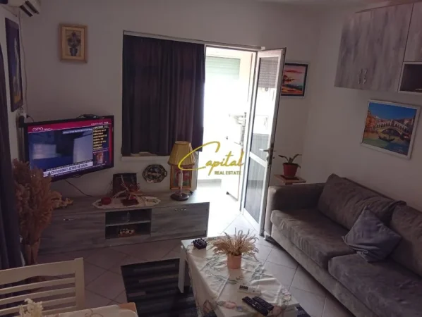 Tirane, jepet me qera apartament 1+1 Kati 4, 43 m² 600 € (BRRYLI)