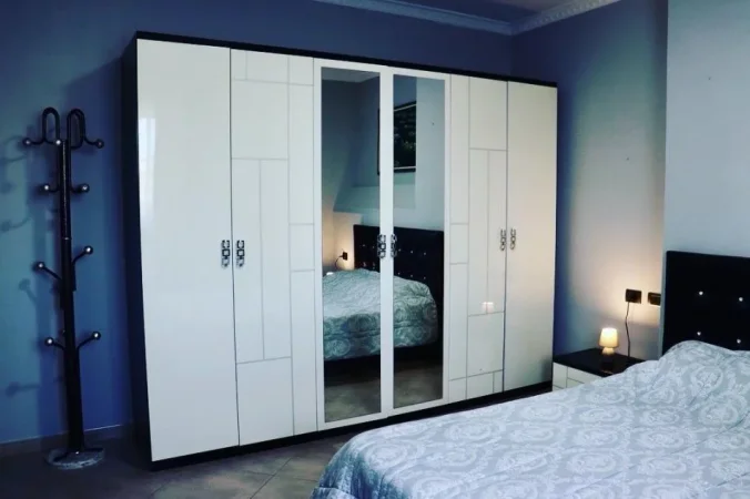 Tirane, jepet me qera apartament 3+1 Kati 5, 130 m² 700 € (Xhamlliku)