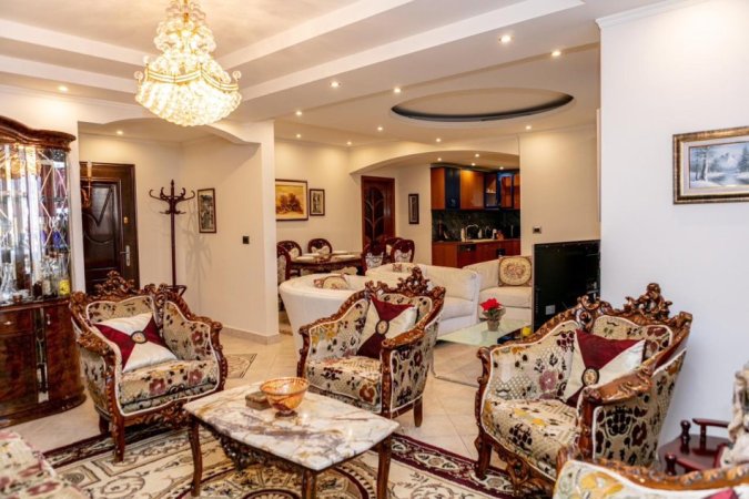 Tirane, jepet me qera 3+1 Kati 1, 127 m² 1.200 € 