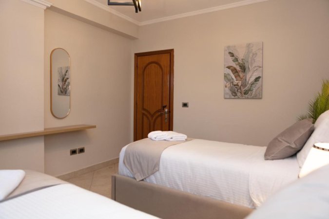 Tirane, jepet me qera 3+1 Kati 1, 127 m² 1.200 € 