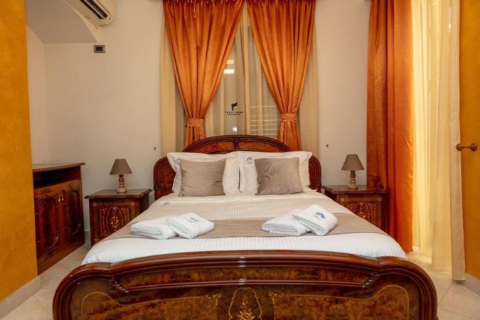 Tirane, jepet me qera 3+1 Kati 1, 127 m² 1.200 € 