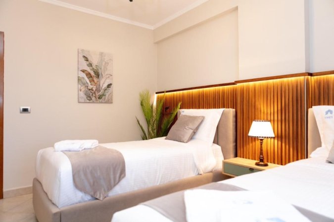 Tirane, jepet me qera 3+1 Kati 1, 127 m² 1.200 € 