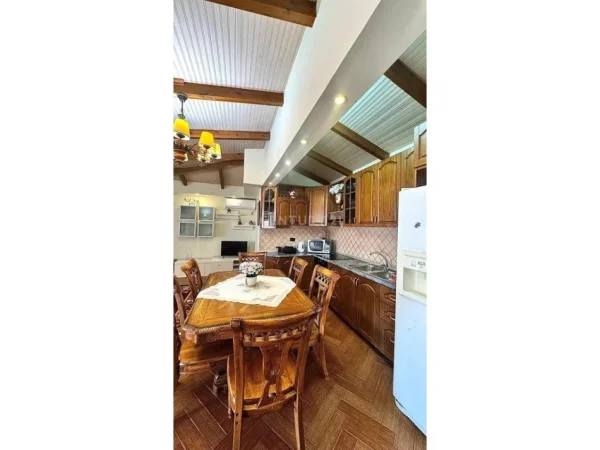 Tirane, jepet me qera Vile 3+1+Ballkon Kati 3, 170 m² 830 € (vilat gjermane)