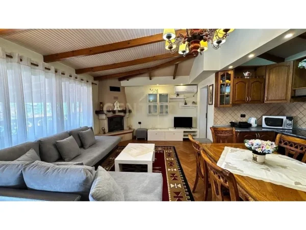 Tirane, jepet me qera Vile 3+1+Ballkon Kati 3, 170 m² 830 € (vilat gjermane)