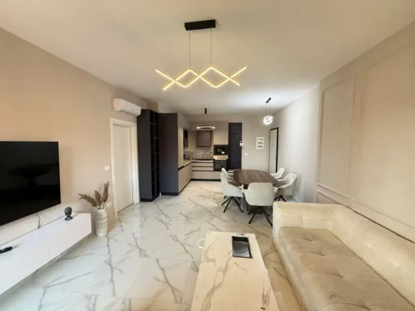 Tirane, jepet me qera apartament 3+1+Ballkon Kati 15, 130 m² 1.900 € (garden buildig)