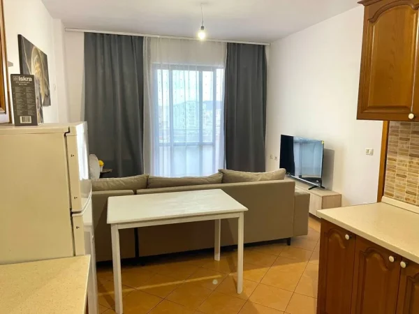 Tirane, jepet me qera apartament 2+1 Kati 4, 85 m² 570 € (Rruga Gjergj Legisi)