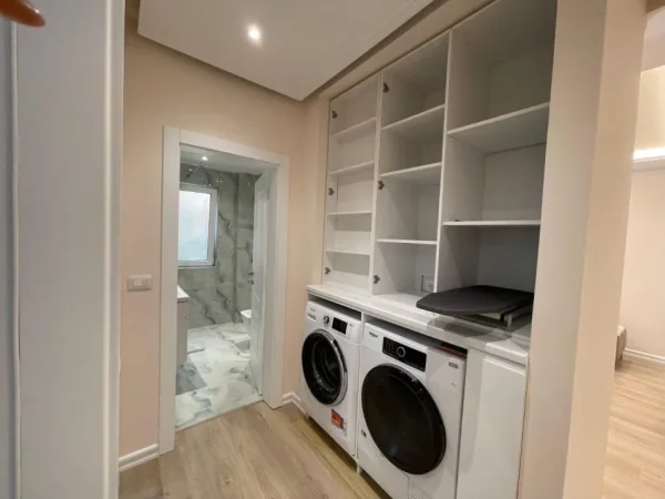 Tirane, jepet me qera apartament 2+1 me post parkimi Kati 2, 100 m² 1.300 € (Kompleksi Kolombo)