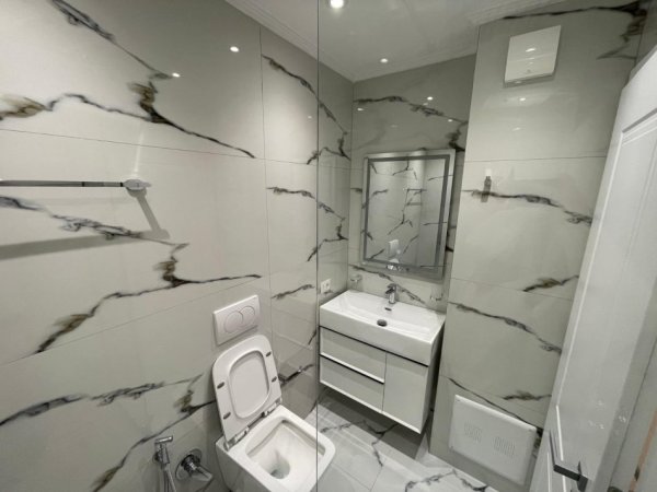 Tirane, jepet me qera apartament 2+1 me post parkimi Kati 2, 100 m² 1.300 € (Kompleksi Kolombo)