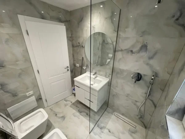 Tirane, jepet me qera apartament 2+1 me post parkimi Kati 2, 100 m² 1.300 € (Kompleksi Kolombo)