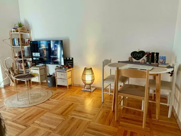 Tirane, jepet me qera apartament 1+1 , 56 m² 460 € (rruga elbasanit)