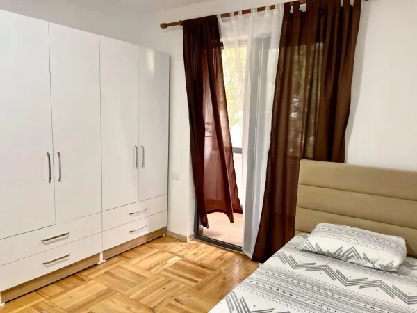 Tirane, jepet me qera apartament 1+1 , 56 m² 460 € (rruga elbasanit)