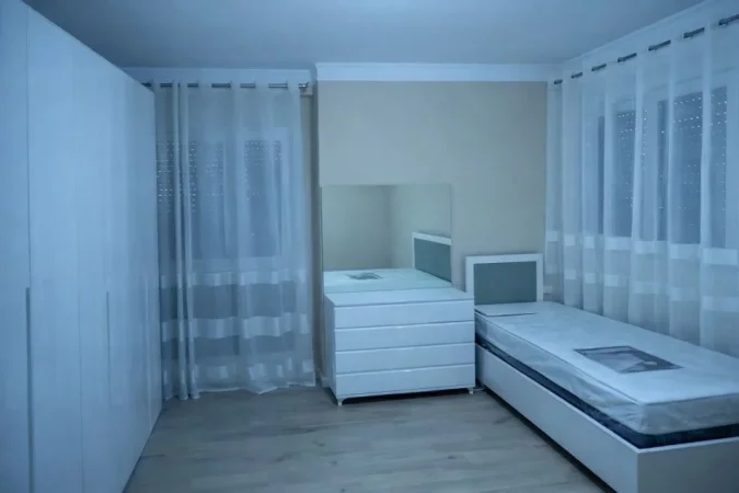 Tirane, jepet me qera apartament 2+1 Kati 3, 110 m² 500 € (Rruga Lidhja e Prizrenit)