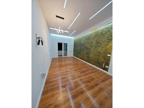 Durres, shitet apartament 2+1+Ballkon Kati 4, 73 m² 160.000 € (Bulevardi kryesor)