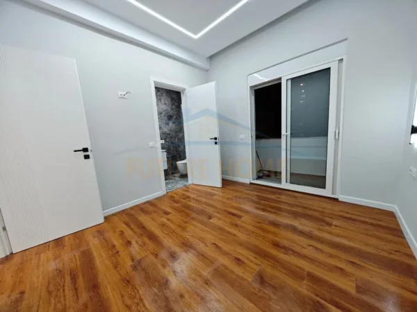 Durres, shitet apartament 2+1+Ballkon Kati 4, 73 m² 160.000 € (Bulevardi kryesor)