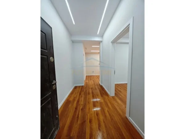 Durres, shitet apartament 2+1+Ballkon Kati 4, 73 m² 160.000 € (Bulevardi kryesor)