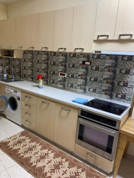 Tirane, jepet me qera apartament 1+1 , 40 m² 250 € (zogu i zi)