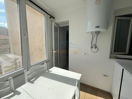 Tirane, jepet me qera apartament 3+1+Ballkon Kati 1, 111 m² 900 € 