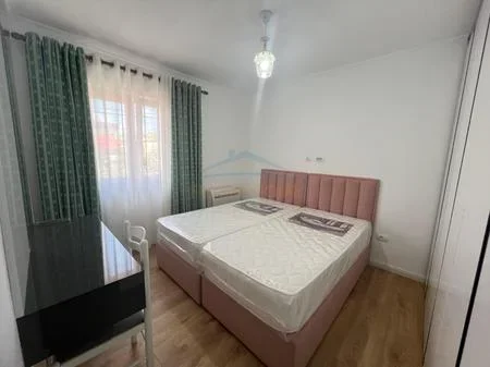 Tirane, jepet me qera apartament 3+1+Ballkon Kati 1, 111 m² 900 € 
