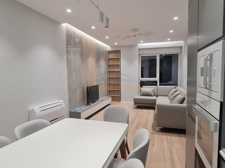 Tirane, jepet me qera apartament 2+1+Ballkon Kati 2, 105 m² 800 € 