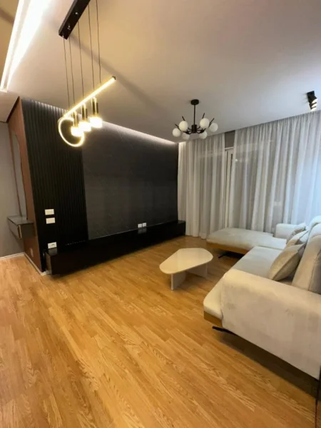 Tirane, jepet me qera apartament 2+1 , 100 m² 1.209 € (Qendër)