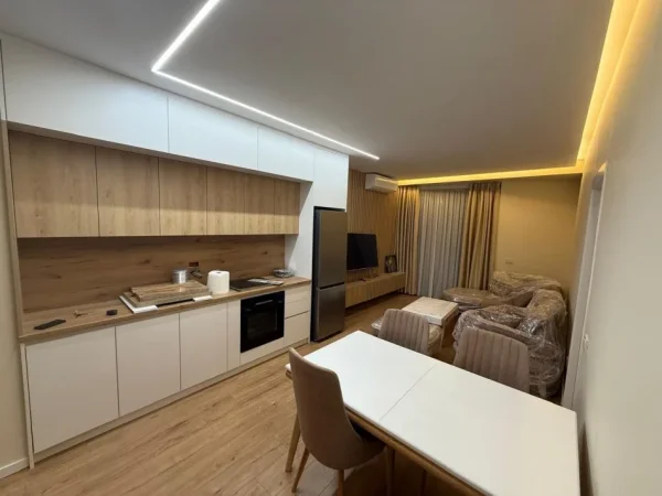 Tirane, jepet me qera apartament 2+1 , 110 m² 1.009 € (Mine Peza, Golden Tower)