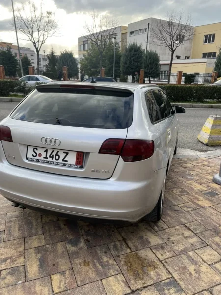 Lezhe, shes makine Audi A3, Nafte, gri metalizato automatik Klima 180.000 km 5.000 €