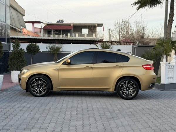 Fier, shes makine BMW X6-3.0 DIESEL-XHAMA TE ZINJ ORIGJINAL 8200 EURO OSE NDERROHET(E VESHUR ME LETER GOLD) Nafte, e argjendtë automatik Kondicioner 275.000 km 8.500 €