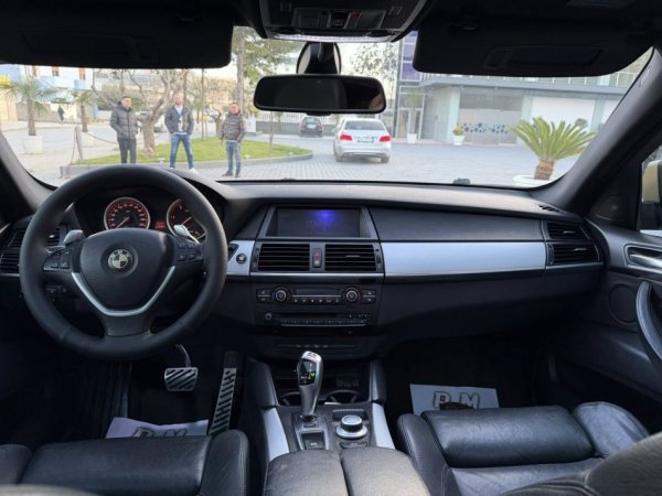 Fier, shes makine BMW X6-3.0 DIESEL-XHAMA TE ZINJ ORIGJINAL 8500 EURO OSE NDERROHET(E VESHUR ME LETER GOLD) Nafte, e argjendtë automatik Kondicioner 275.000 km 8.500 €